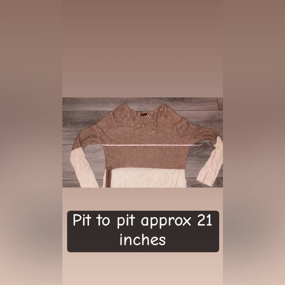 Left On Houston Size Medium Long Sleeved Color Block Sweater Zipper Accent - Picture 5 of 6